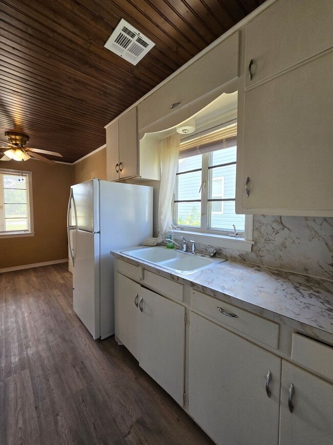 Building Photo - Cute 2 bedroom home near OBU