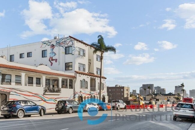 Building Photo - 417 Juniper St