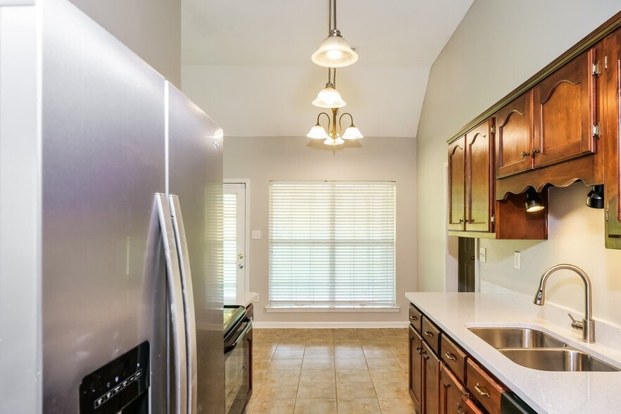 Building Photo - 5969 Telford Dr