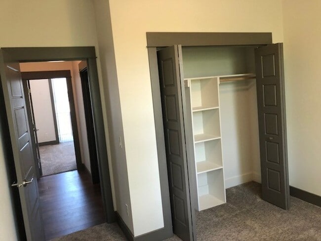 Building Photo - Beautiful Four Corners Condo