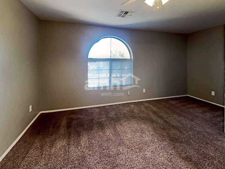 Building Photo - 14832 N 124th Ln