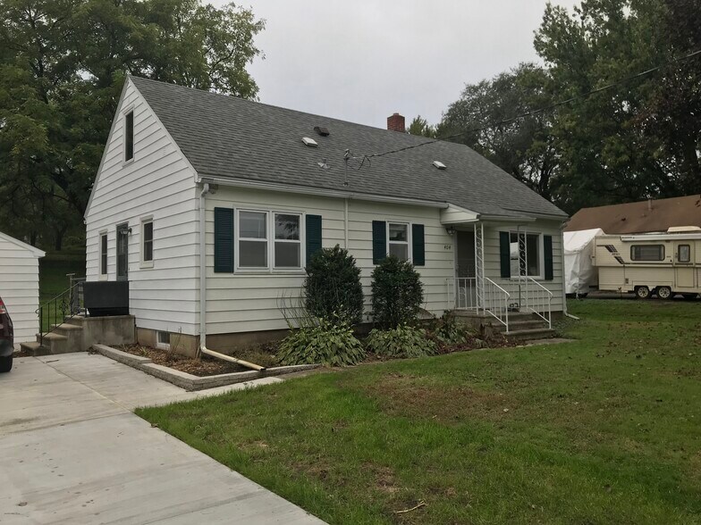 Front of home - 404 21st St SW
