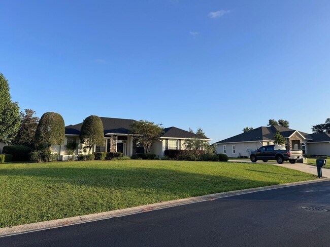 Building Photo - Lake Diamond Golf and County Club Pool Hom...