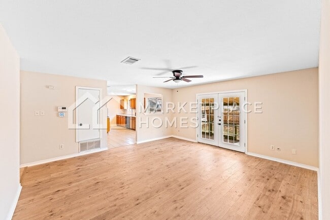 Building Photo - 1804 Easton Dr