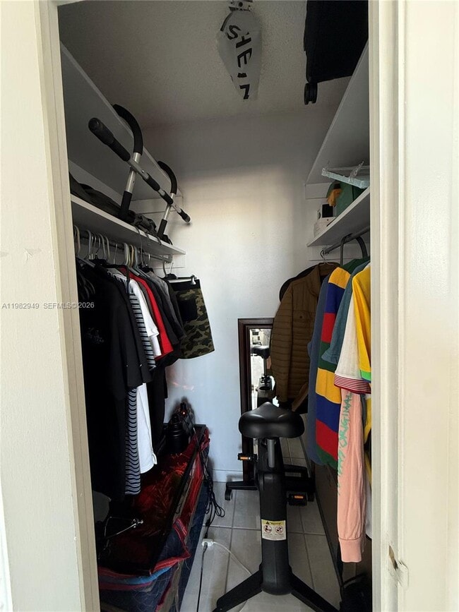 Building Photo - 500 Bayview Dr