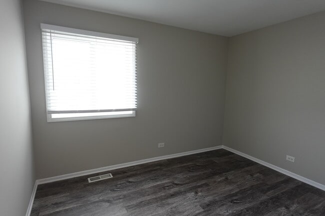 Building Photo - 441 Meadow Green Ln