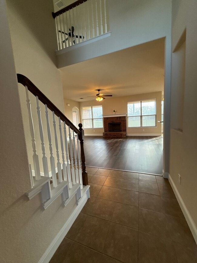 Building Photo - 5/4/3  Home with Game room in WALKING DISTANCE TO THE MARINA