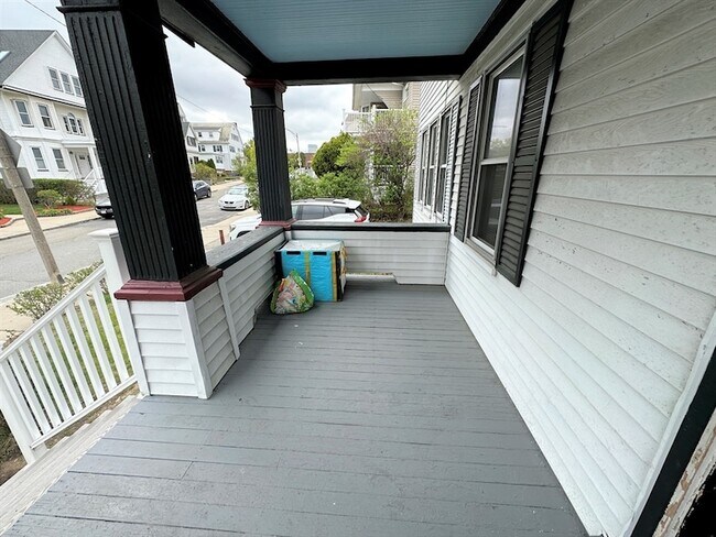 Building Photo - 17 Bentley St