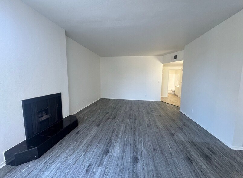 Building Photo - 4343 Whitsett Ave