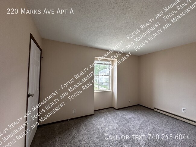 Building Photo - 220 Marks Ave