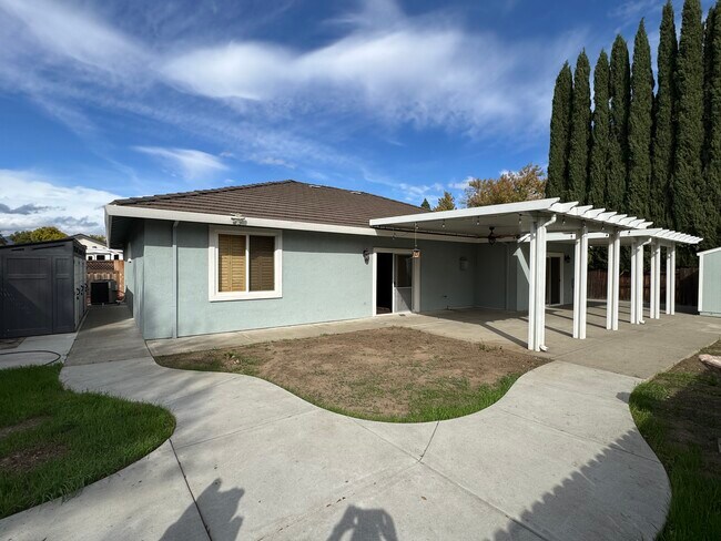 Building Photo - 767 Kingman Dr