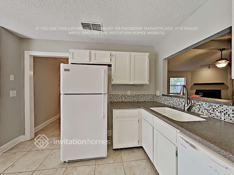 Building Photo - 8346 Lakemont Dr