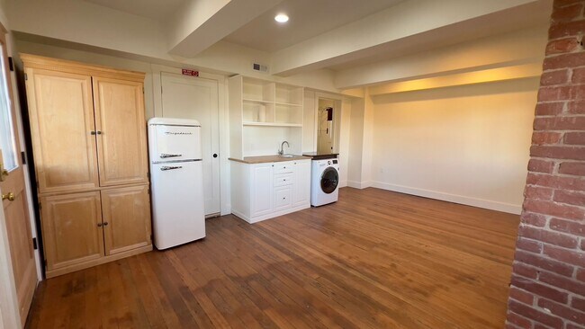 Building Photo - 1588 Grand Ave