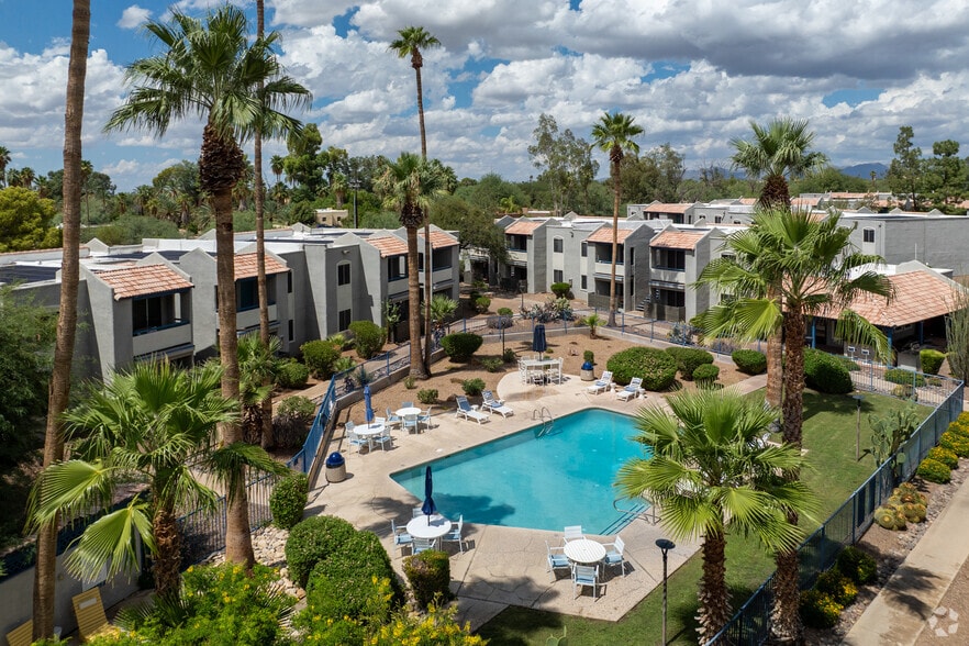 Pool and Spa - Agave Apartments