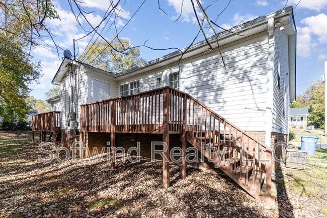 Building Photo - 1519 Elmwood Ave