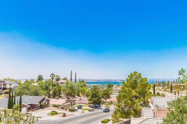 Building Photo - 801 Claravista Ln