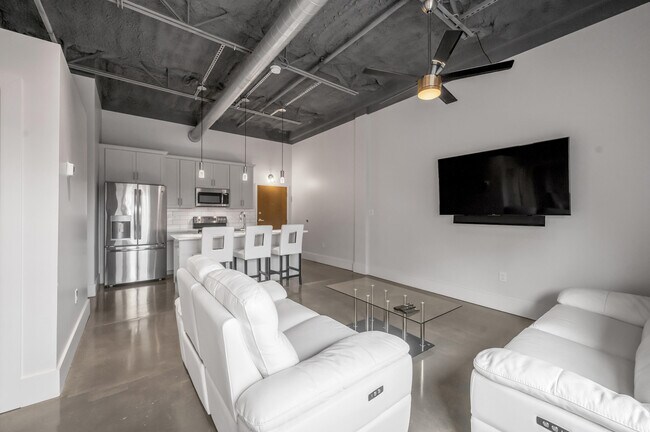 Building Photo - 480 Skain Ave