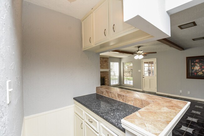 Building Photo - 4811 Shatner Dr