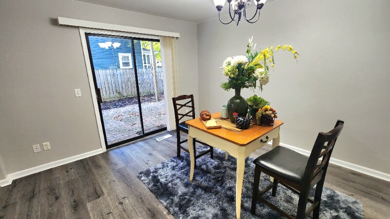 Building Photo - 726 Michigan St