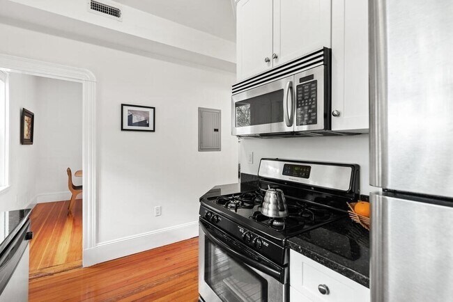 Building Photo - 46 Elmwood St