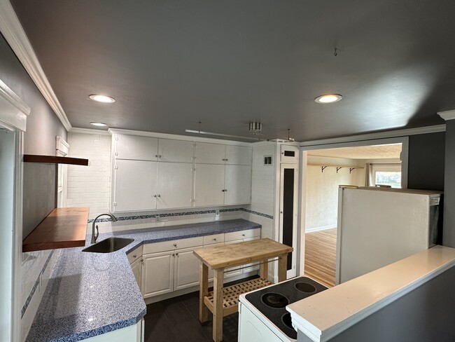 Building Photo - 10421 E Springfield Ave