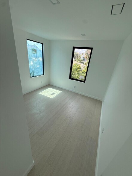 Building Photo - 253 9th St
