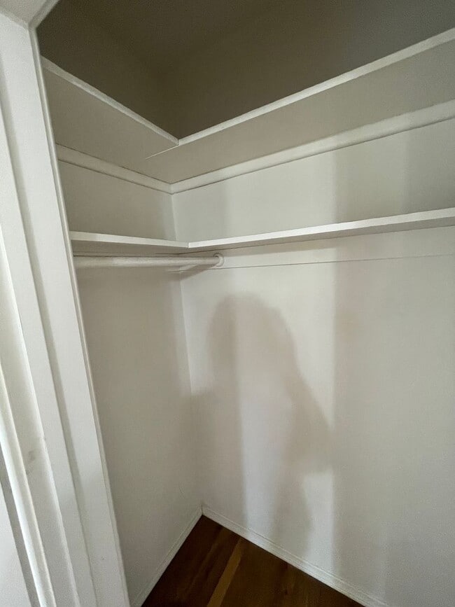 Building Photo - Charming Land Park 2/1 Apartment