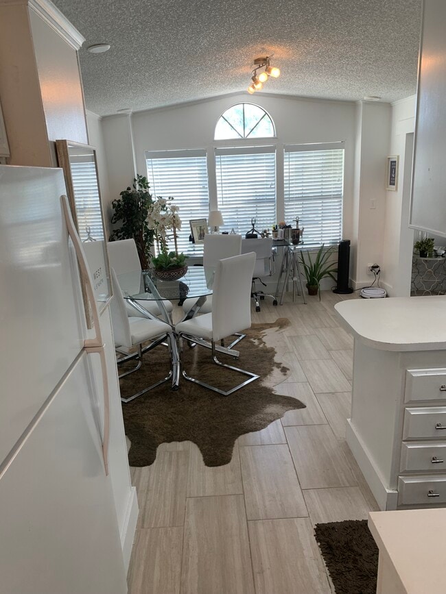 Building Photo - 55 Boca Chica Rd