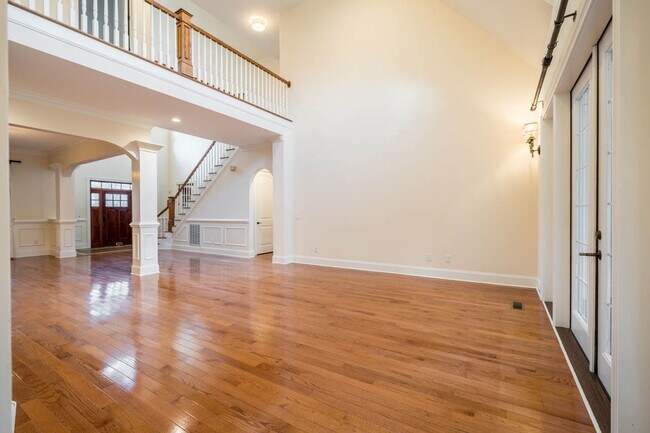Building Photo - 246 Valley Meadow Dr