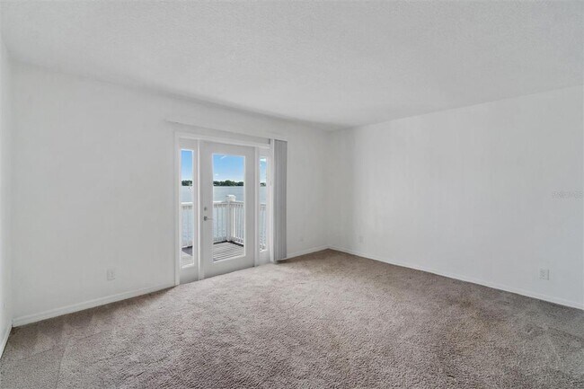 Building Photo - 165 Pompano Dr SE