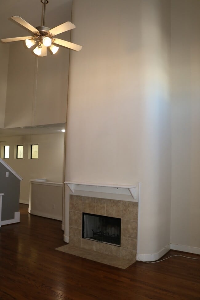 Building Photo - 1046 W 25th St