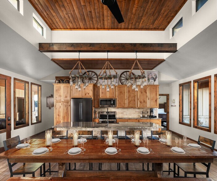 Building Photo - 1802 Mountain Vly Dr