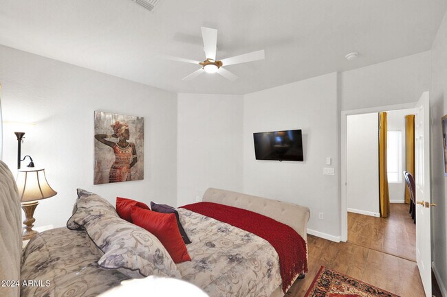Building Photo - 868 E Savannah Dr