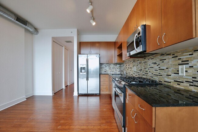 Building Photo - Beautiful 1/1.5 Modern Condo in the Highly...