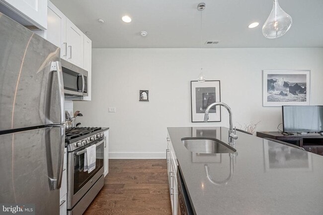 Building Photo - 1332 S Bouvier St