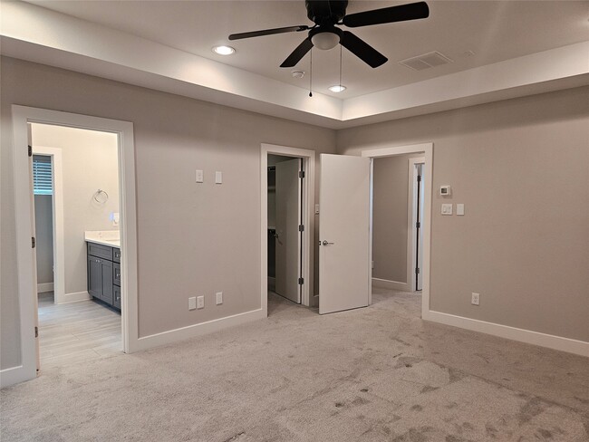 Building Photo - 2621 Hutchins St