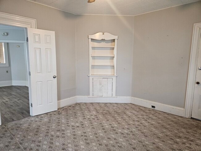 Building Photo - 110 W Main St