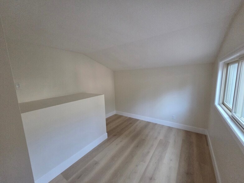 Building Photo - 24776 Glenwood Dr