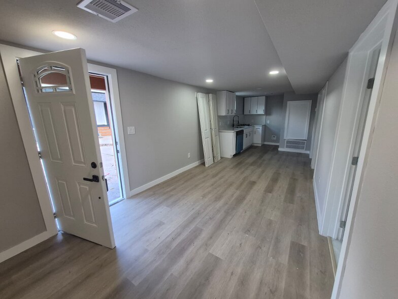 Building Photo - 2209 Gano St