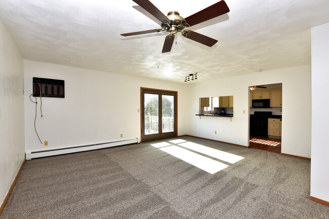 Living room. - 3571 Smith Dr