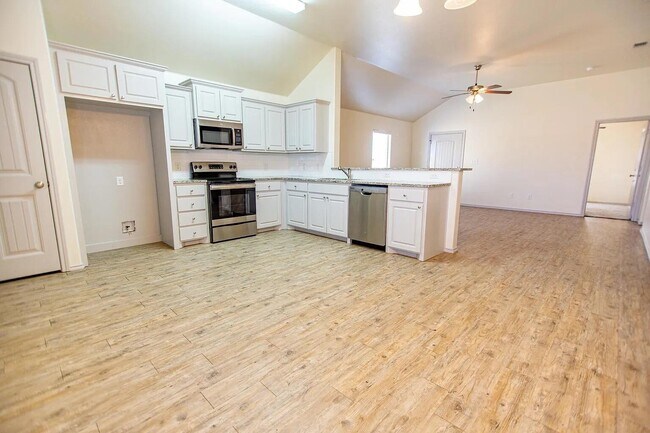 Building Photo - 1406 Kingston St