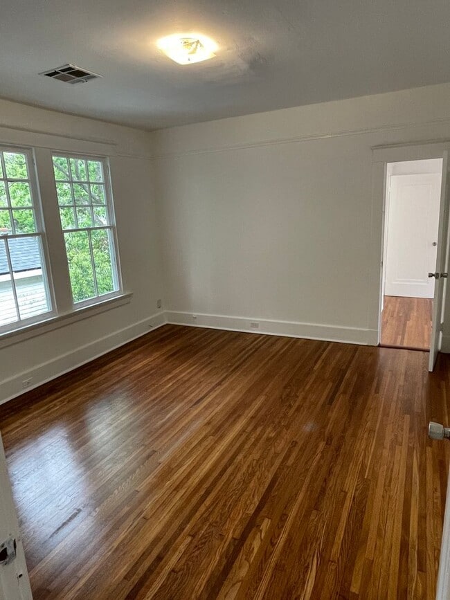 Building Photo - Huge 4BD/2.5BA with Sunroom and Backyard