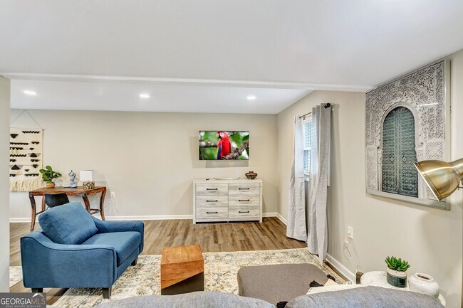 Building Photo - 3017 Valley View Dr