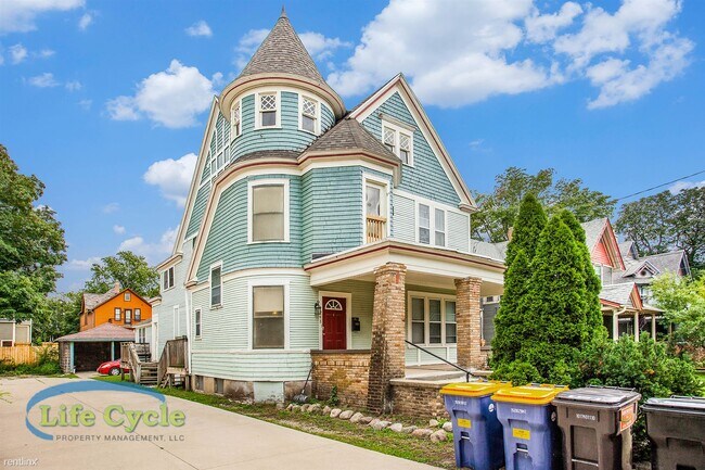 Building Photo - 2 br, 1 bath Triplex - 248 Henry Ave SE