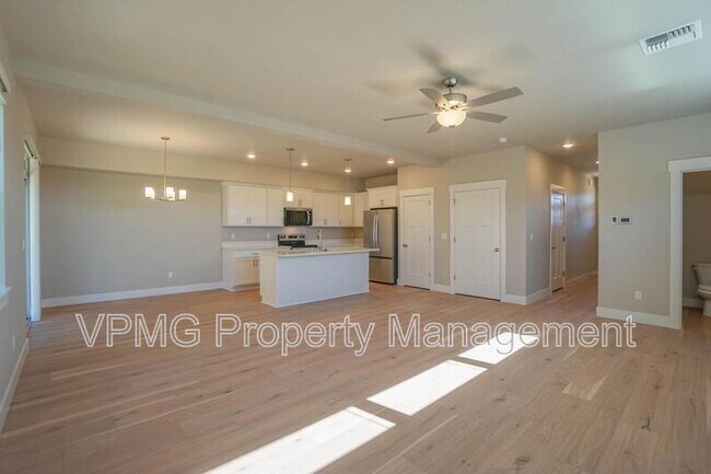 Building Photo - 2331 E Otter Lp