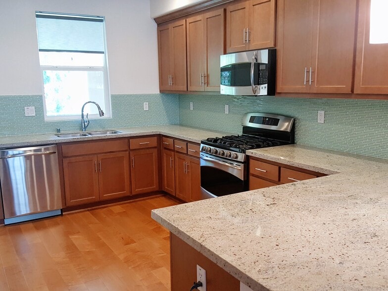 Building Photo - 936 Fontana Terrace