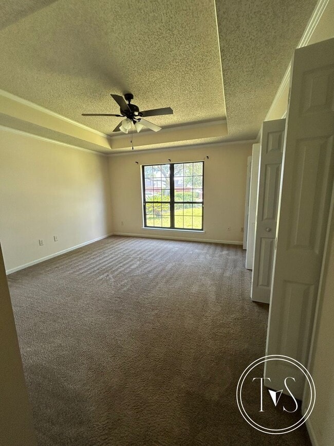 Building Photo - MOVE IN SPECIAL: $500 OFF 1ST MONTH'S RENT!**