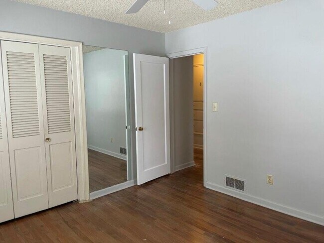 Building Photo - Beautiful Brick Home! 5 Bed 2 Bath Home fo...