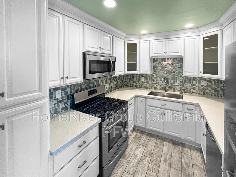 Primary Photo - 31569 Lindero Canyon Rd