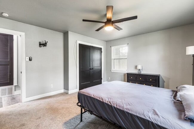 Building Photo - Fully Furnished Room for Rent- $550- Loren...